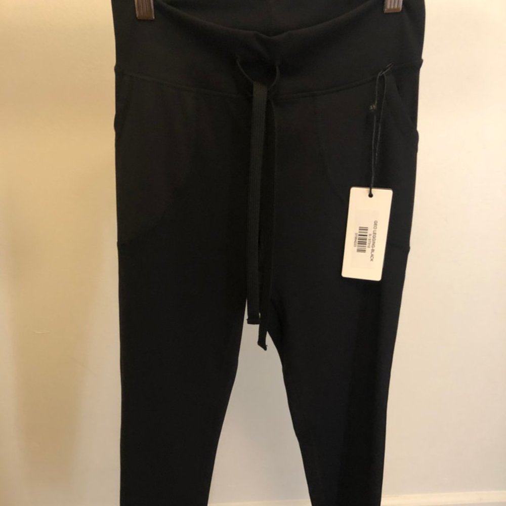 Black leggings with pockets